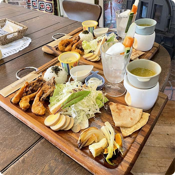 姫路市石倉にある姫路から「しあわせ」を届けるザッパ村内、カフェharappaのご当地名物料理はらっぱ〜にゃかうだの写真