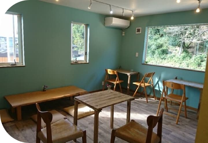 姫路市石倉にある姫路から「しあわせ」を届けるザッパ村内のオーガニック＆無添加の食事を提供するカフェからだ想いcafe ko.no.mi（コノミ）の店内イメージ