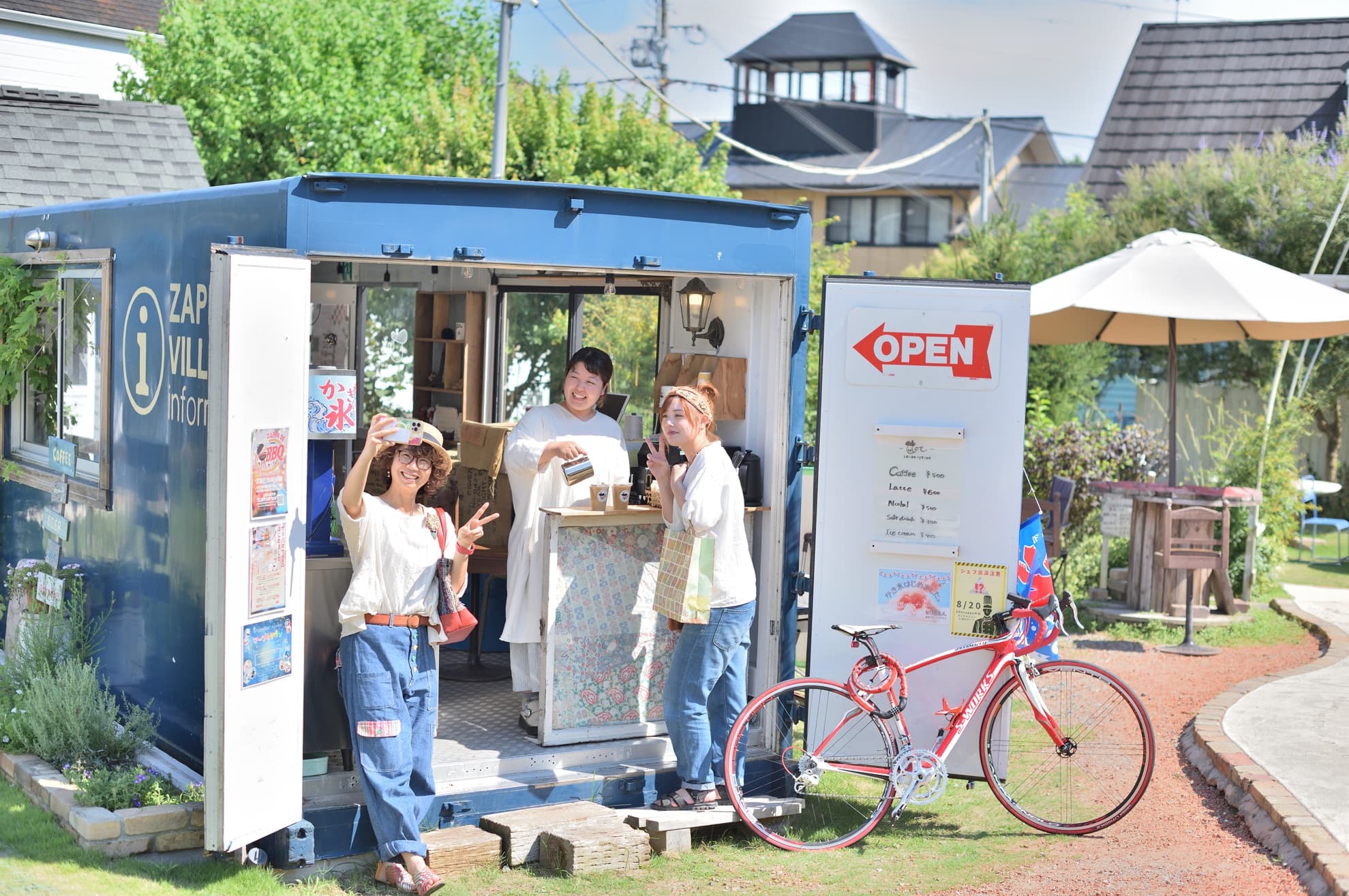 姫路市石倉にある姫路から「しあわせ」を届けるザッパ村内、コンテナハウスで営業する三八焙煎所tot（とっと）の写真