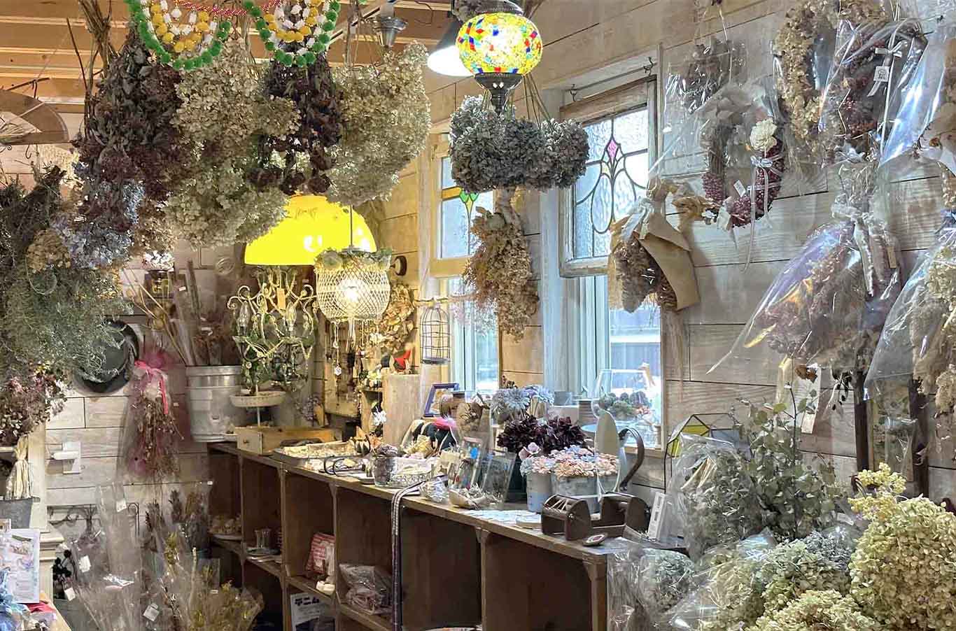 姫路市石倉にある姫路から「しあわせ」を届けるザッパ村内で手作りのオリジナル商品を委託販売する展示スペースのイメージ写真