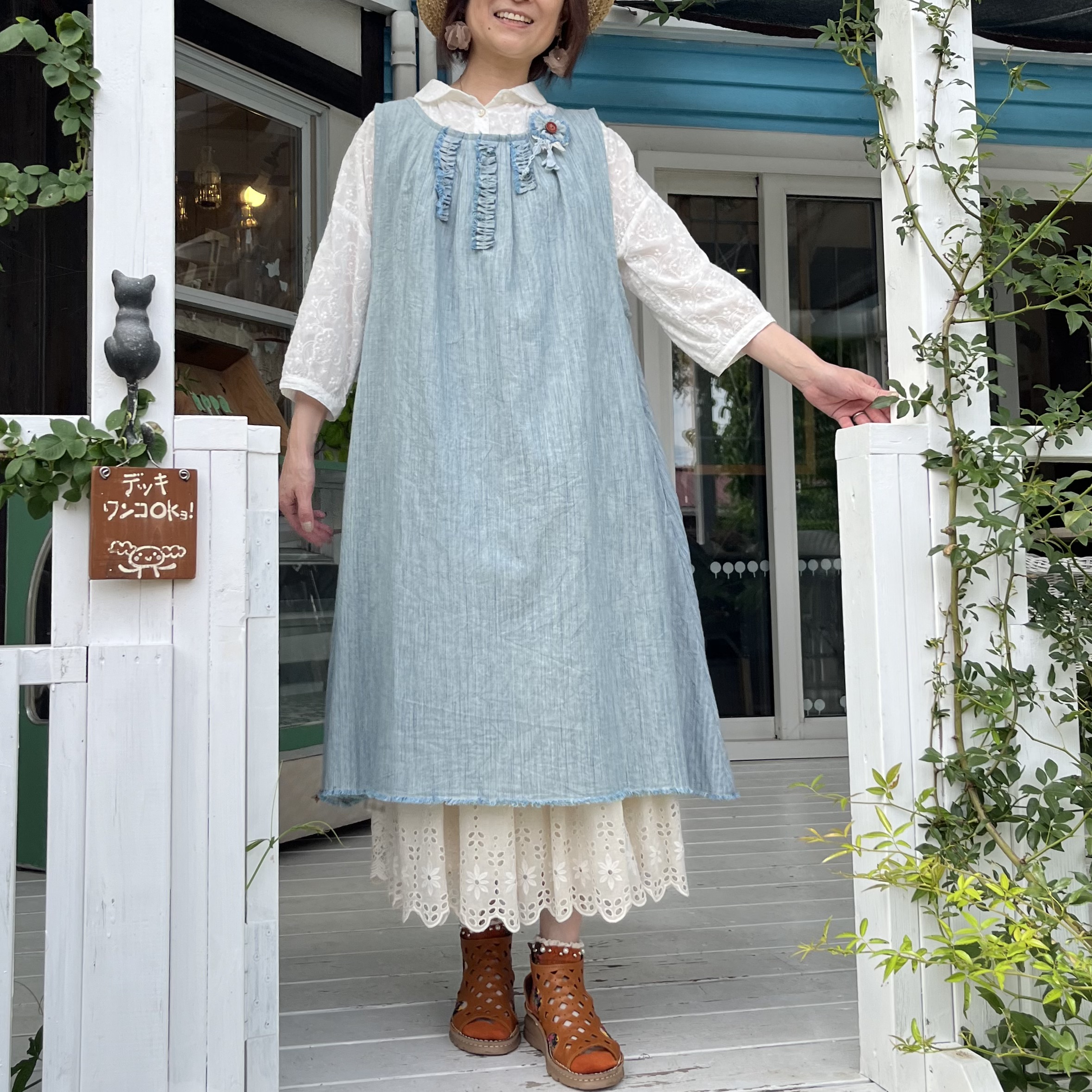 耳使いフリルのワンピース